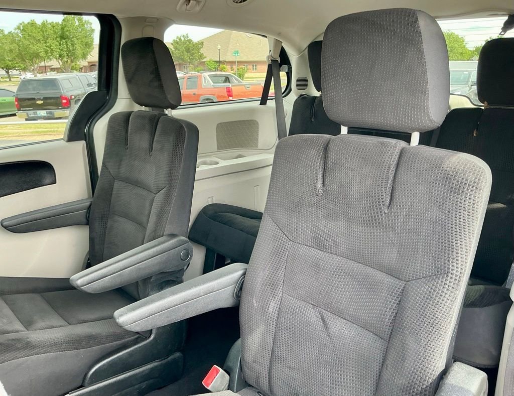 Used 2018 Black Dodge SE image 29