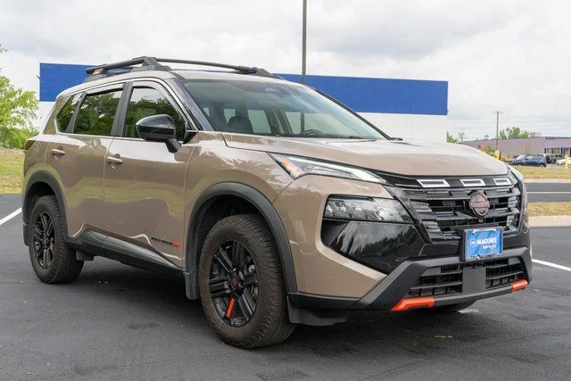 Used 2025 Beige/tan Nissan Rock Creek image 4