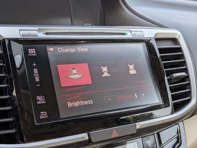 Used 2017 White Honda EX-L image 21