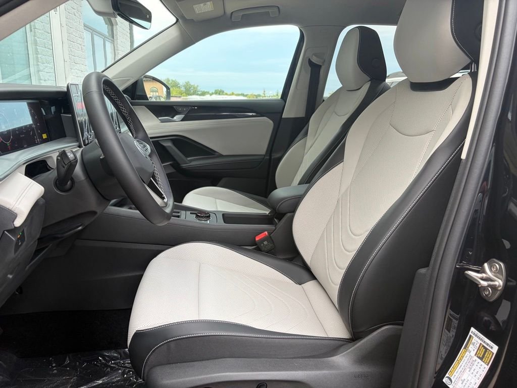 New 2026 Deep Black Pearl Volkswagen 2.0T SE image 13