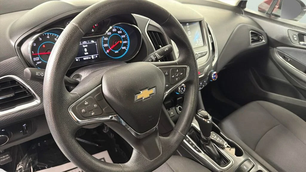 Used 2017 CAJUN RED TINTCOAT Chevrolet LT image 21