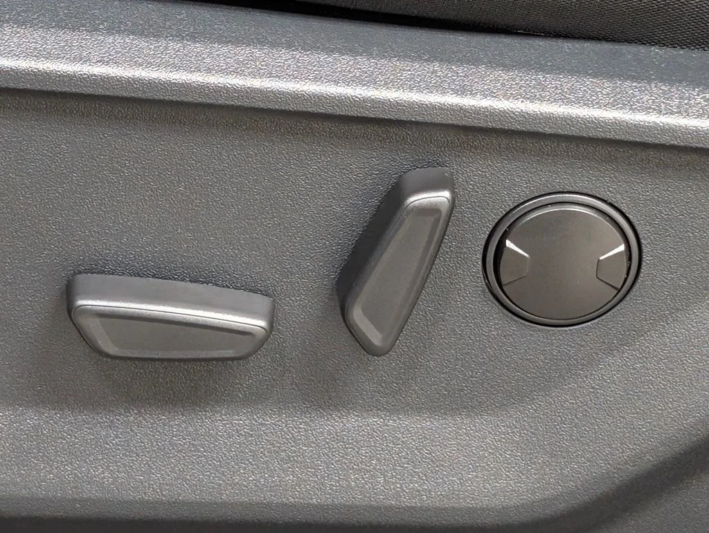 New 2026 Agate Black Metallic Ford XLT image 16