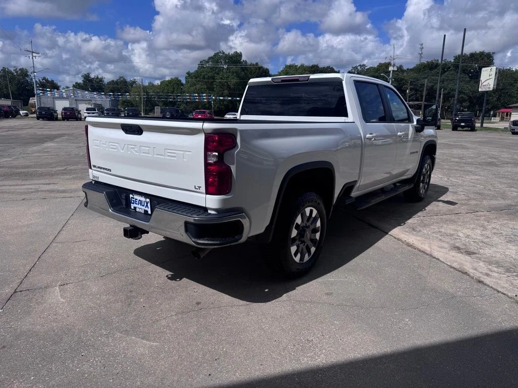 Used 2024 White Chevrolet LT image 7