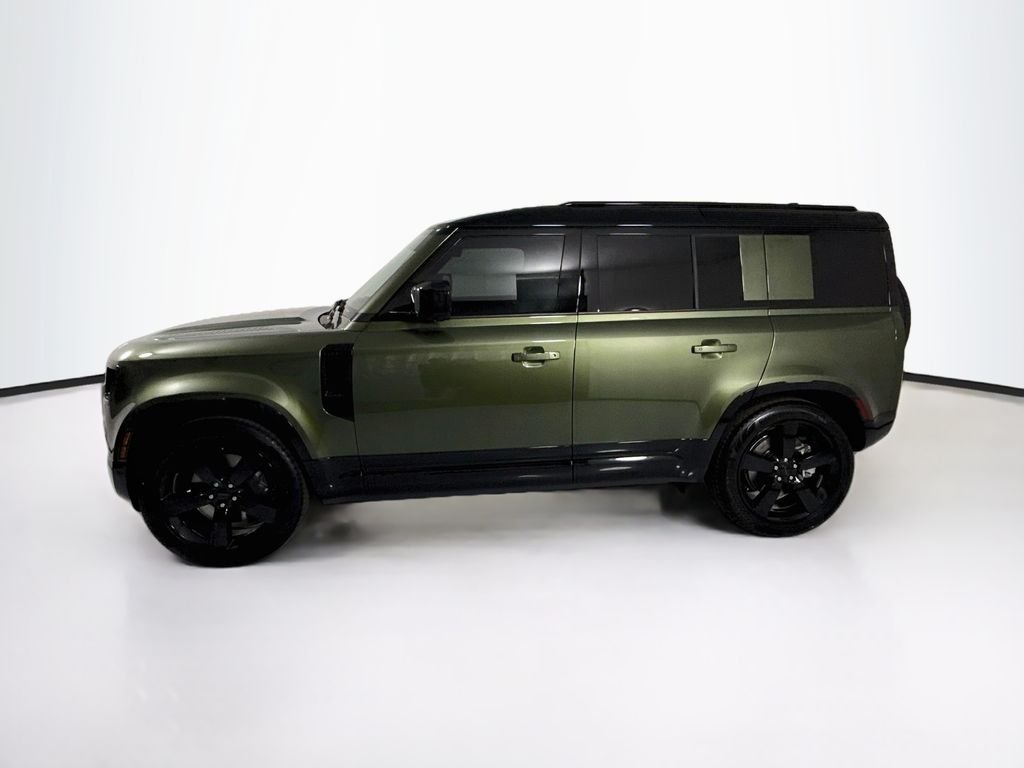 New 2026 Woolstone Green Land Rover X-Dynamic SE image 8