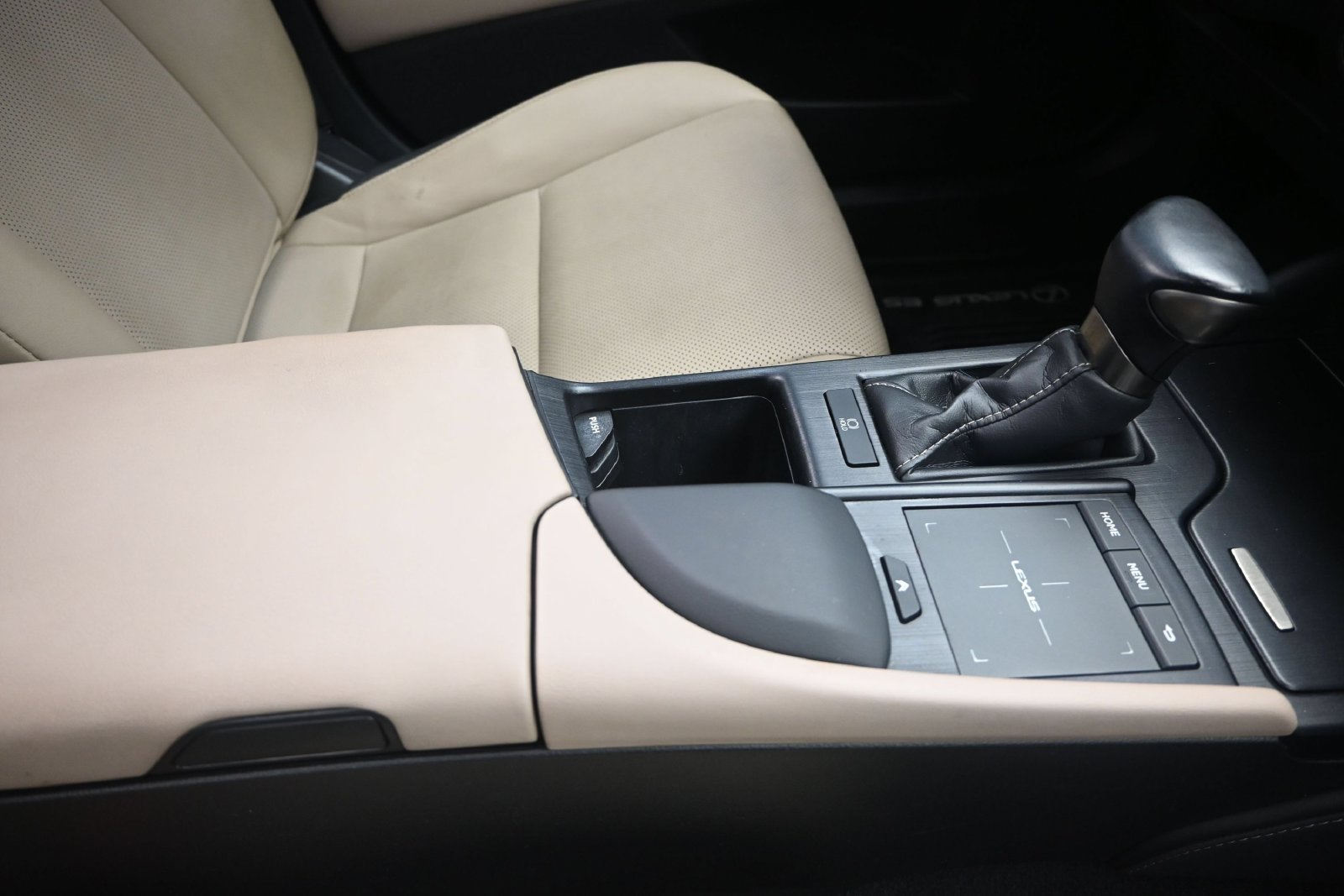 2021 Lexus ES 350 - Photo 27