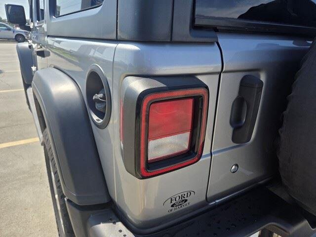 Used 2020 Billet Silver Metallic Clearcoat Jeep Sport S image 27