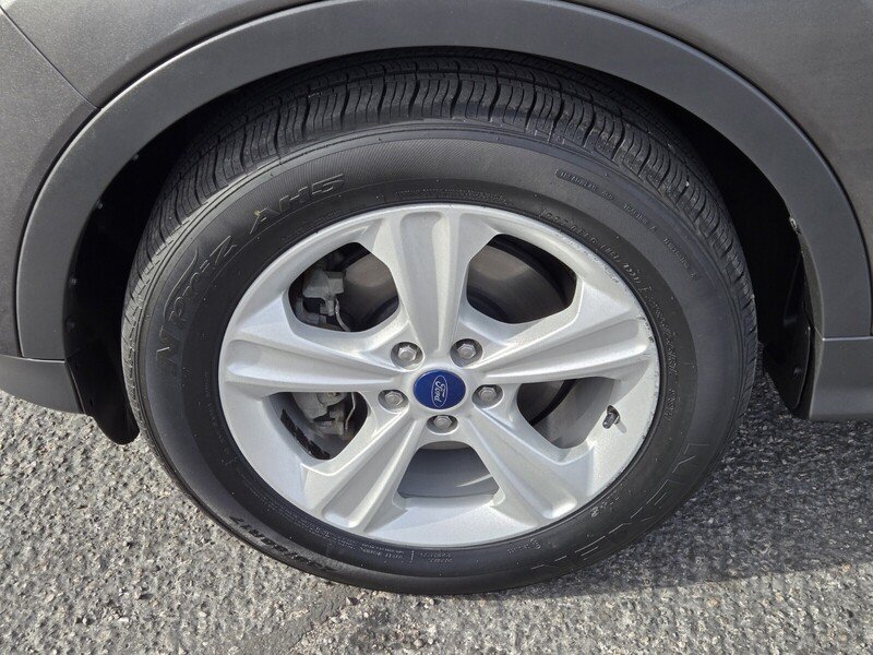 2015 Ford Escape SE photo 2