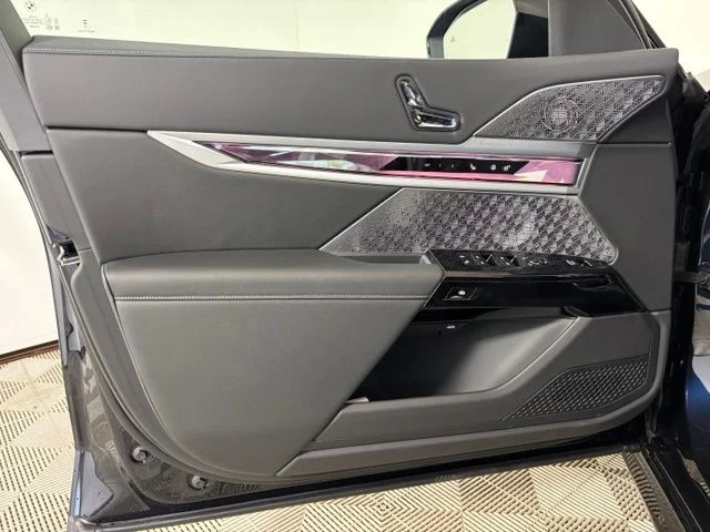 New 2026 Black BMW 760i xDrive image 9