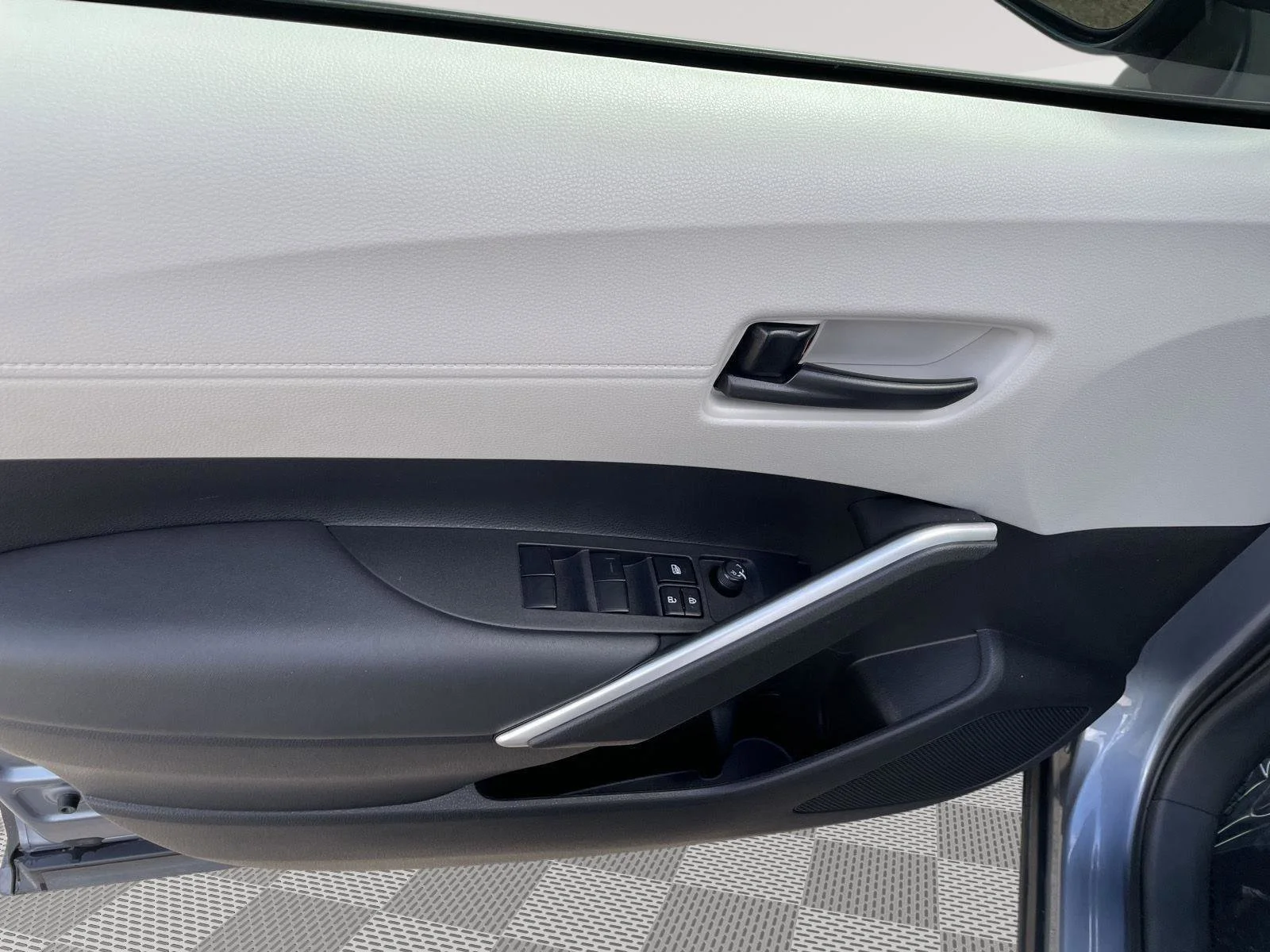 Used 2022 Celestite Toyota LE image 4