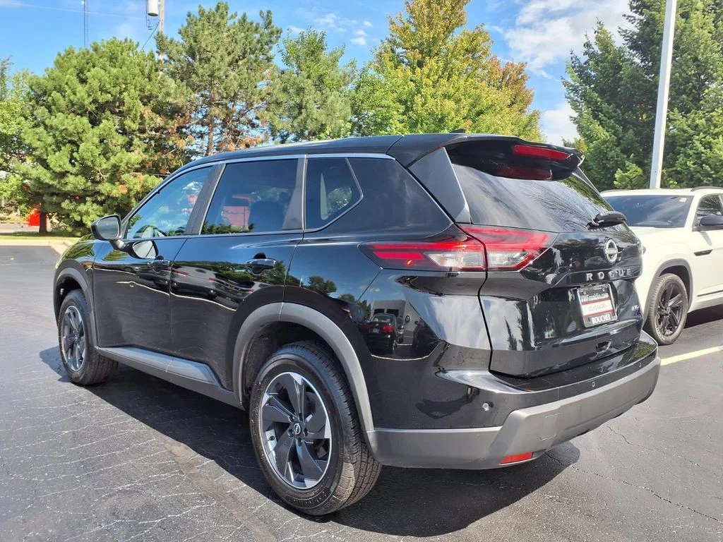 Used 2025 Super Black Nissan SV image 4