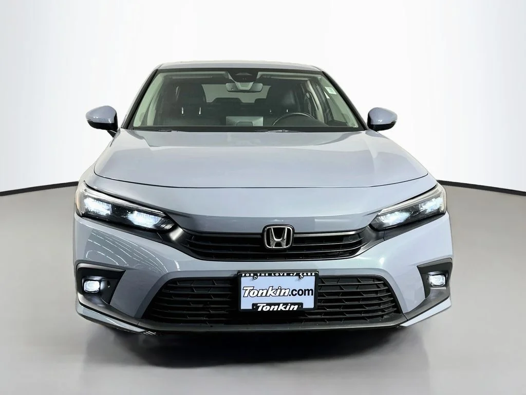 Used 2024 Morning Mist Metallic Honda Touring image 3