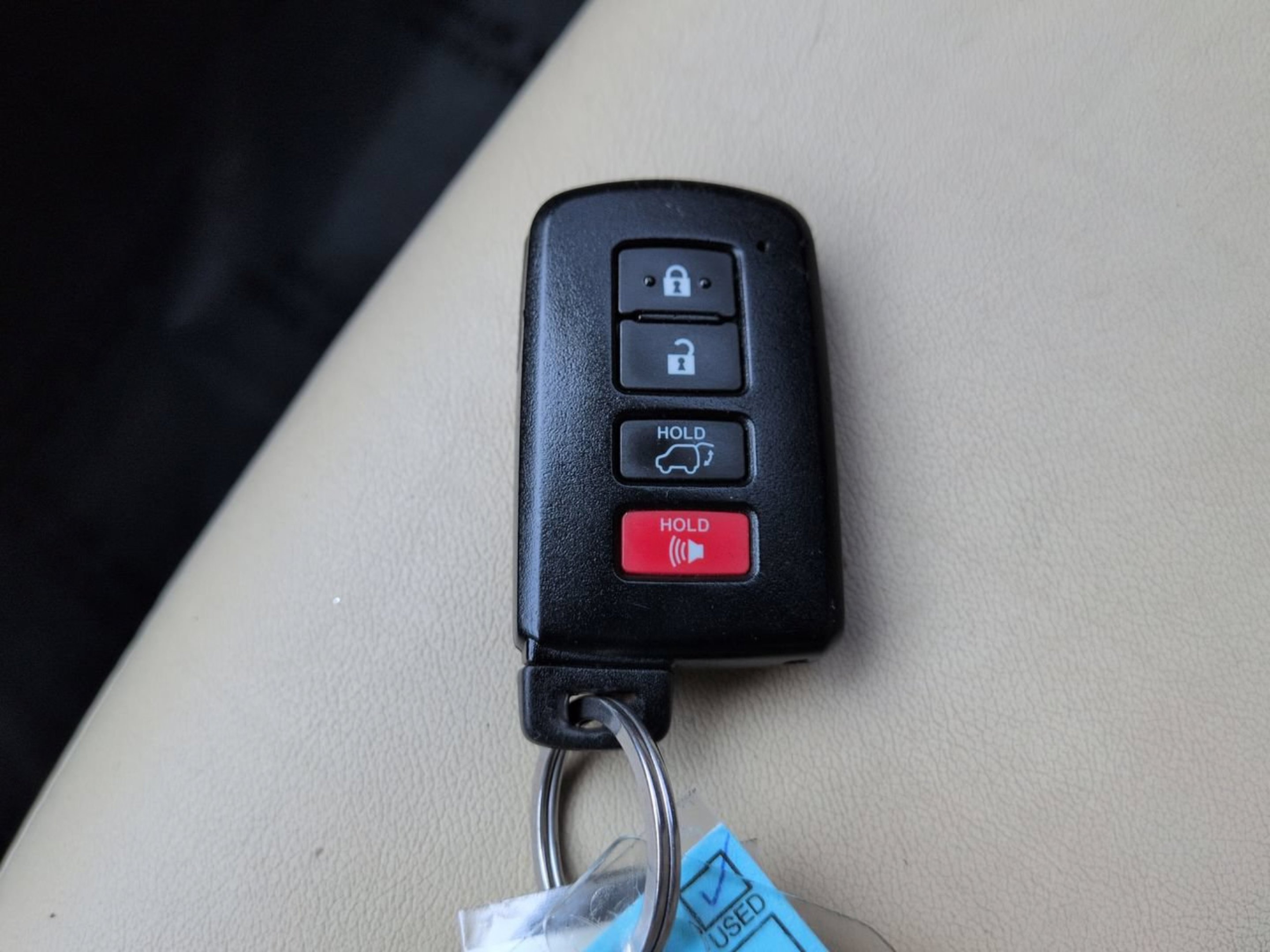 Used 2016 Ooh La La Rouge Mica Toyota XLE V6 image 36