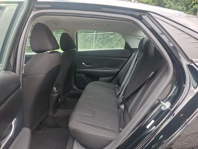 Used 2022 Black Hyundai SEL image 10