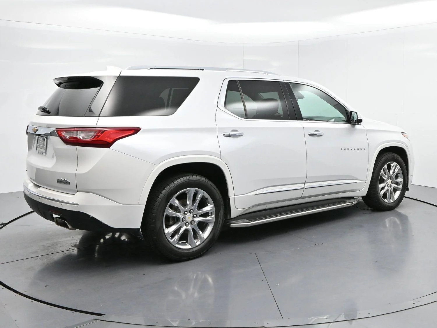 Used 2019 IRIDESCENT PEARL TRICOAT Chevrolet High Country image 7