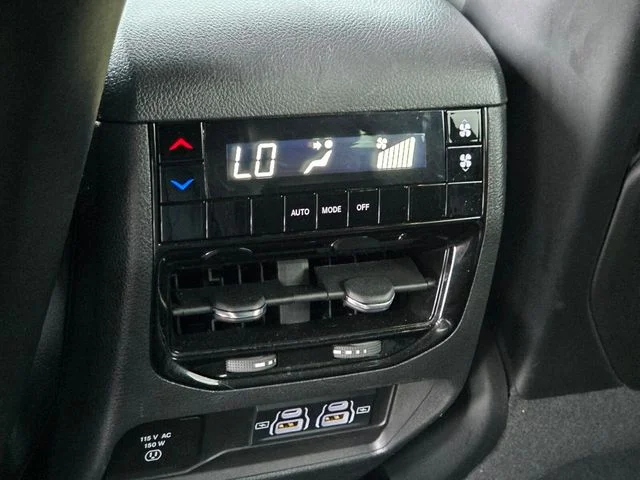 Used 2023 Red Jeep Altitude image 15