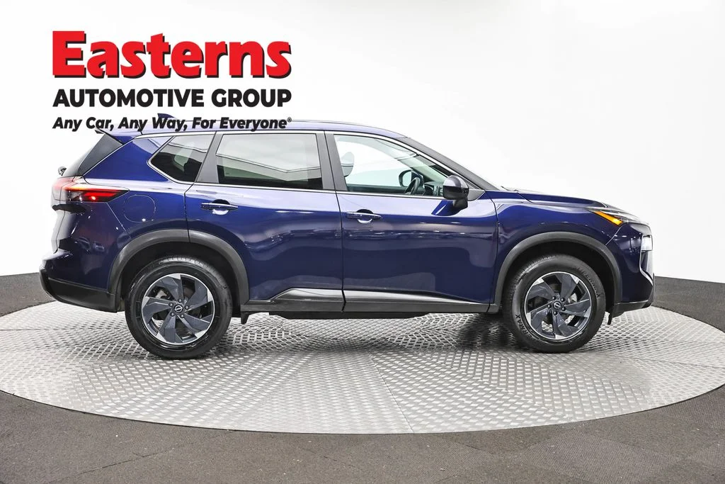 Used 2024 Blue Nissan SV image 4