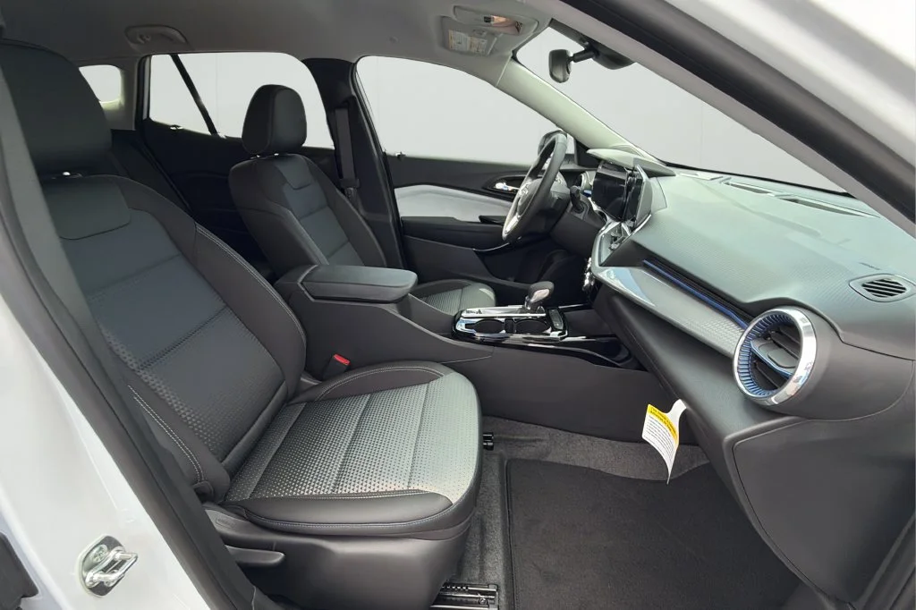 New 2026 Summit White Chevrolet LT image 15