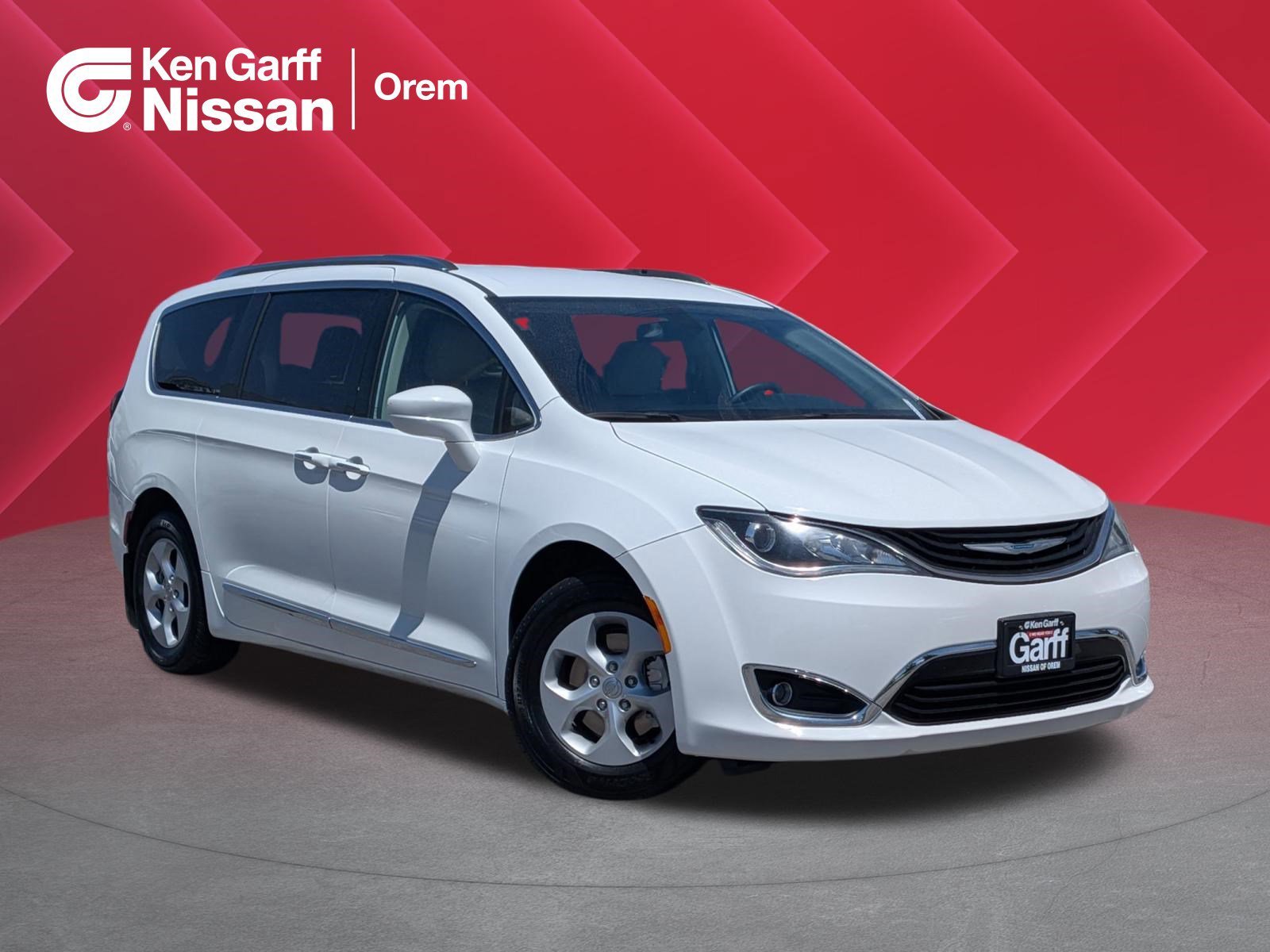 2018 Chrysler Pacifica Hybrid Touring L's photo
