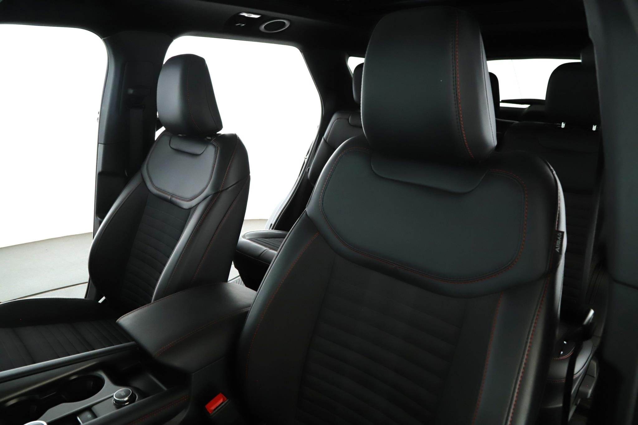 Used 2025 Agate Black Metallic Ford ST-Line 4WD image 4