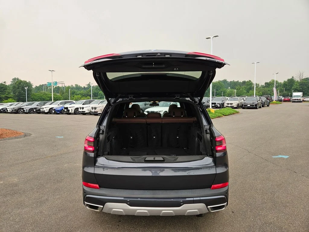 Used 2020 Arctic Grey Metallic BMW xDrive40i image 11