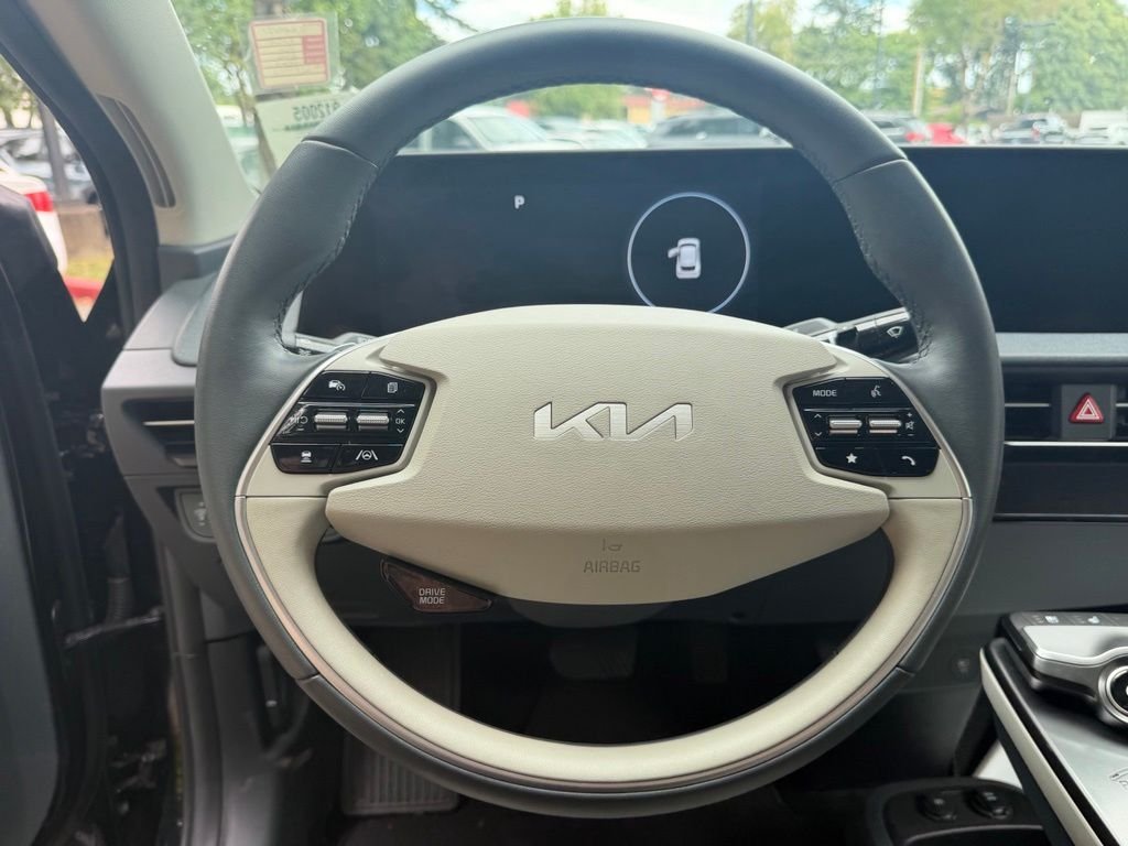 Used 2024 Aurora Black Pearl Kia Wind image 13
