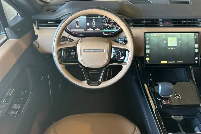 New 2026 Santorini Black Land Rover Dynamic SE image 13