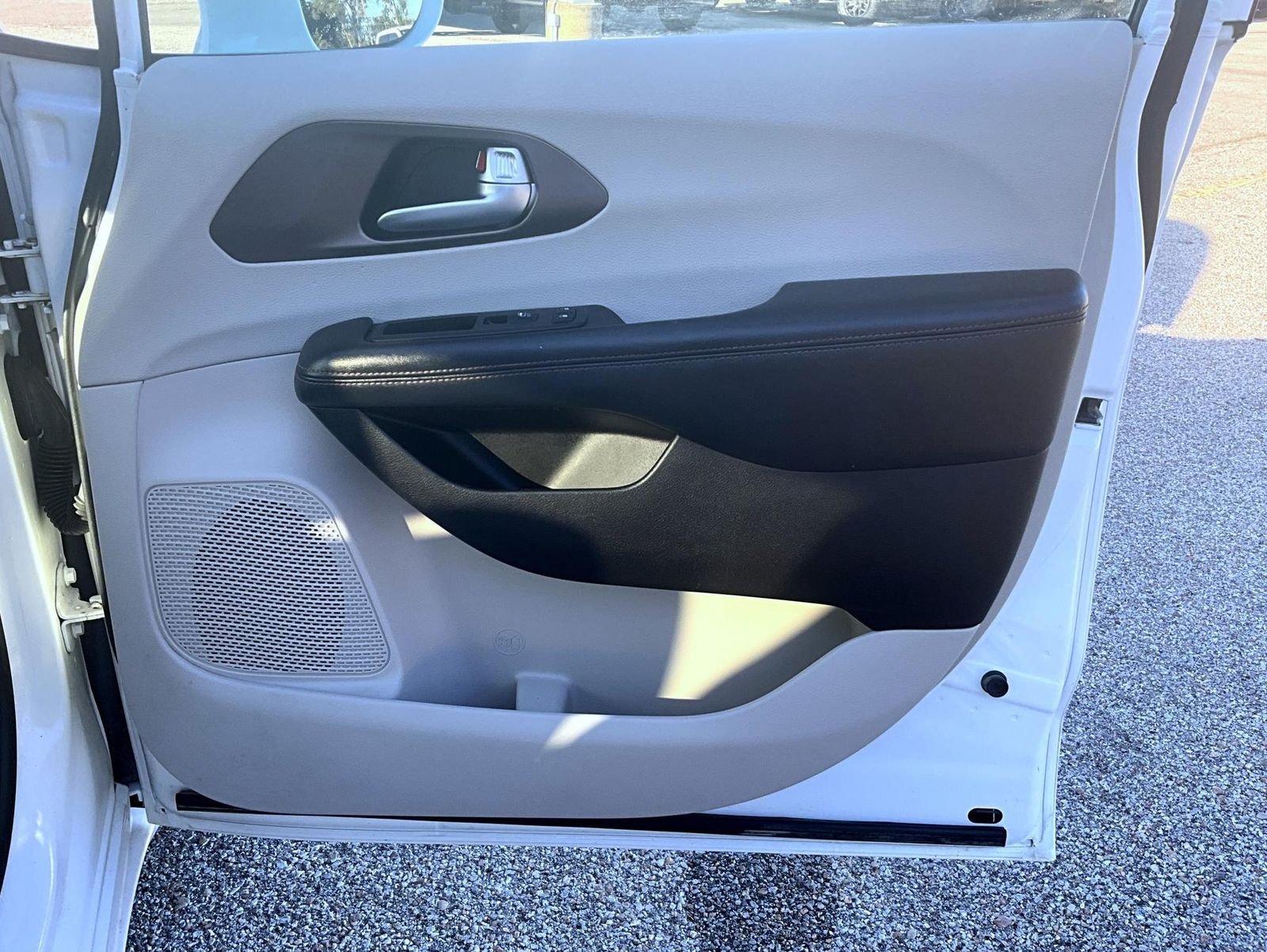 Used 2019 White Chrysler Touring L Plus image 19