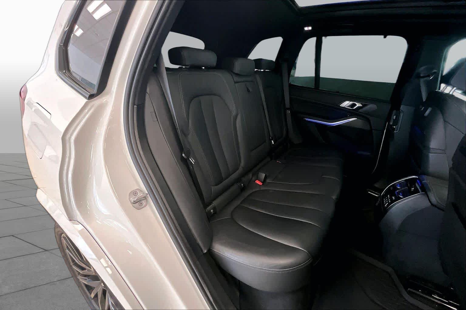 Used 2022 Alpine White BMW sDrive40i image 20
