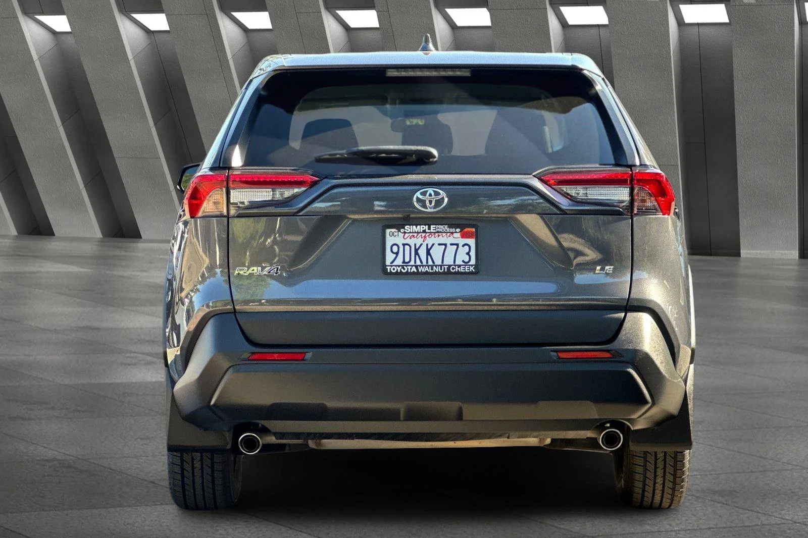 2022 Toyota RAV4 LE - Photo 12