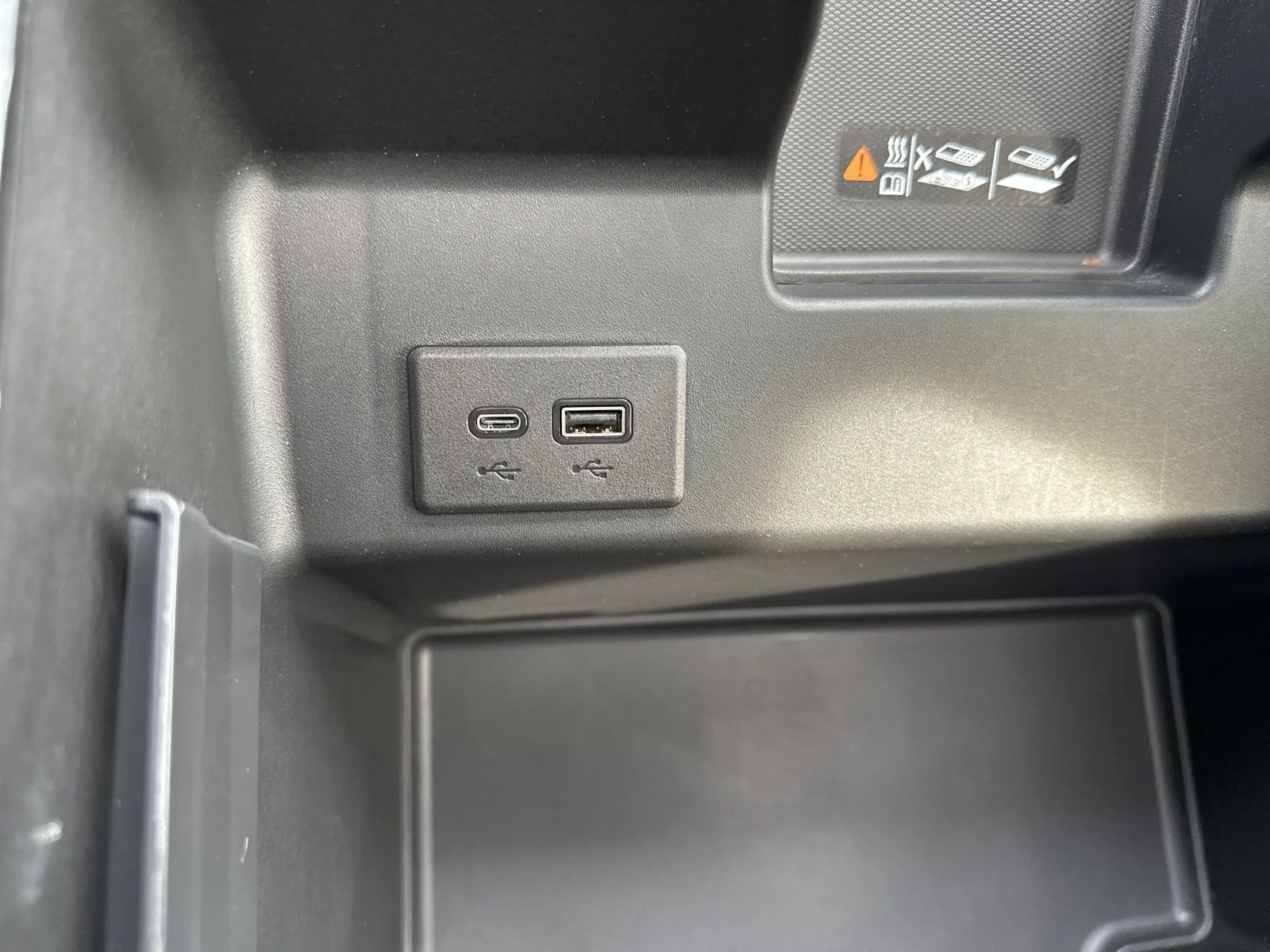 Used 2024 White GMC Denali image 86