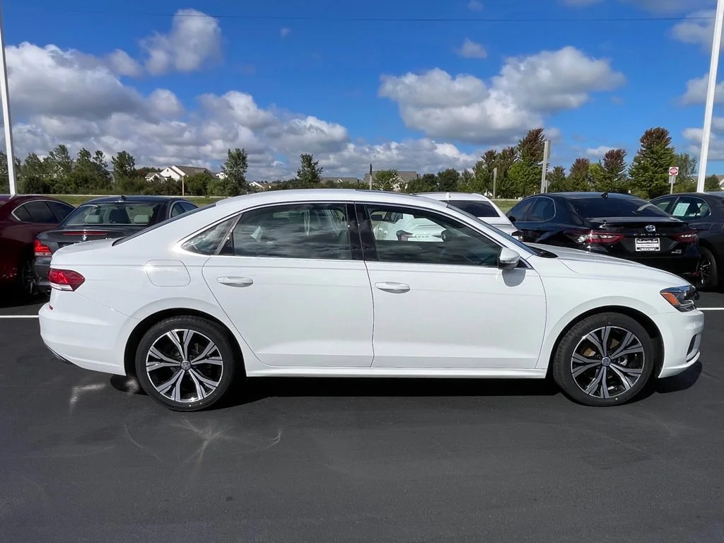Used 2022 Pure White Volkswagen 2.0T SE image 6