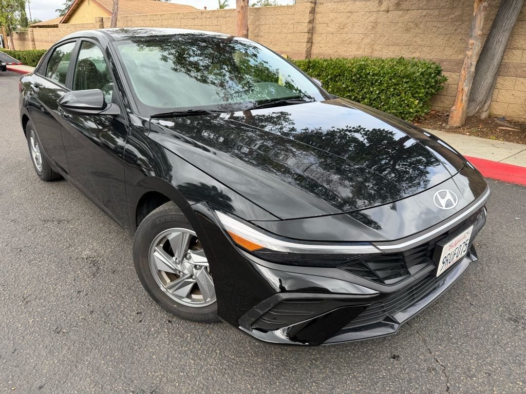 Used 2024 Black Hyundai SE image 1