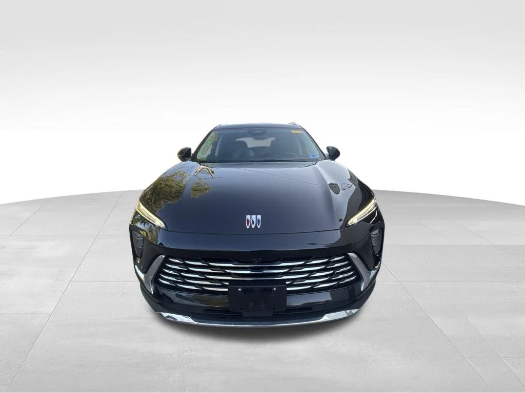Used 2024 Black Buick Preferred image 9