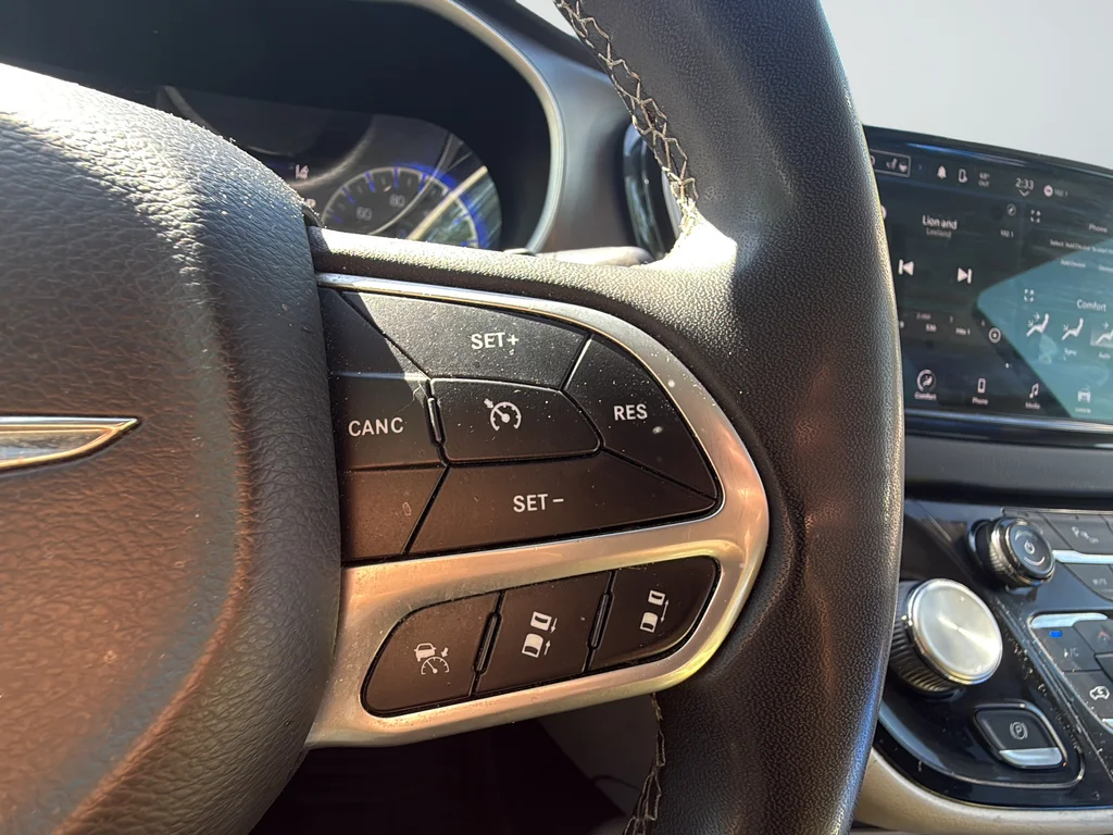 Used 2022 Gray Chrysler Touring L image 14
