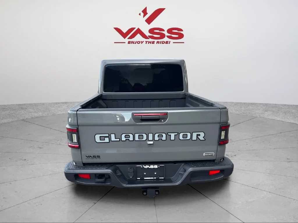 Used 2021 Gray Clearcoat Jeep Overland image 4