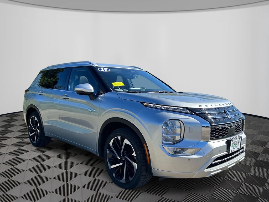 Used 2025 Silver Mitsubishi SEL image 7