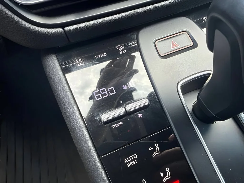 Used 2023  Porsche  image 27
