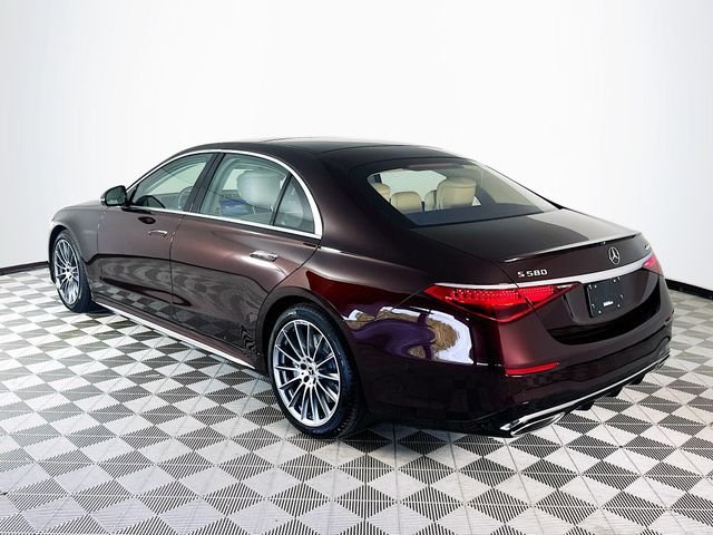 New 2026 MANUFAKTUR Rubellite Red Metallic Mercedes-Benz S 580 image 5
