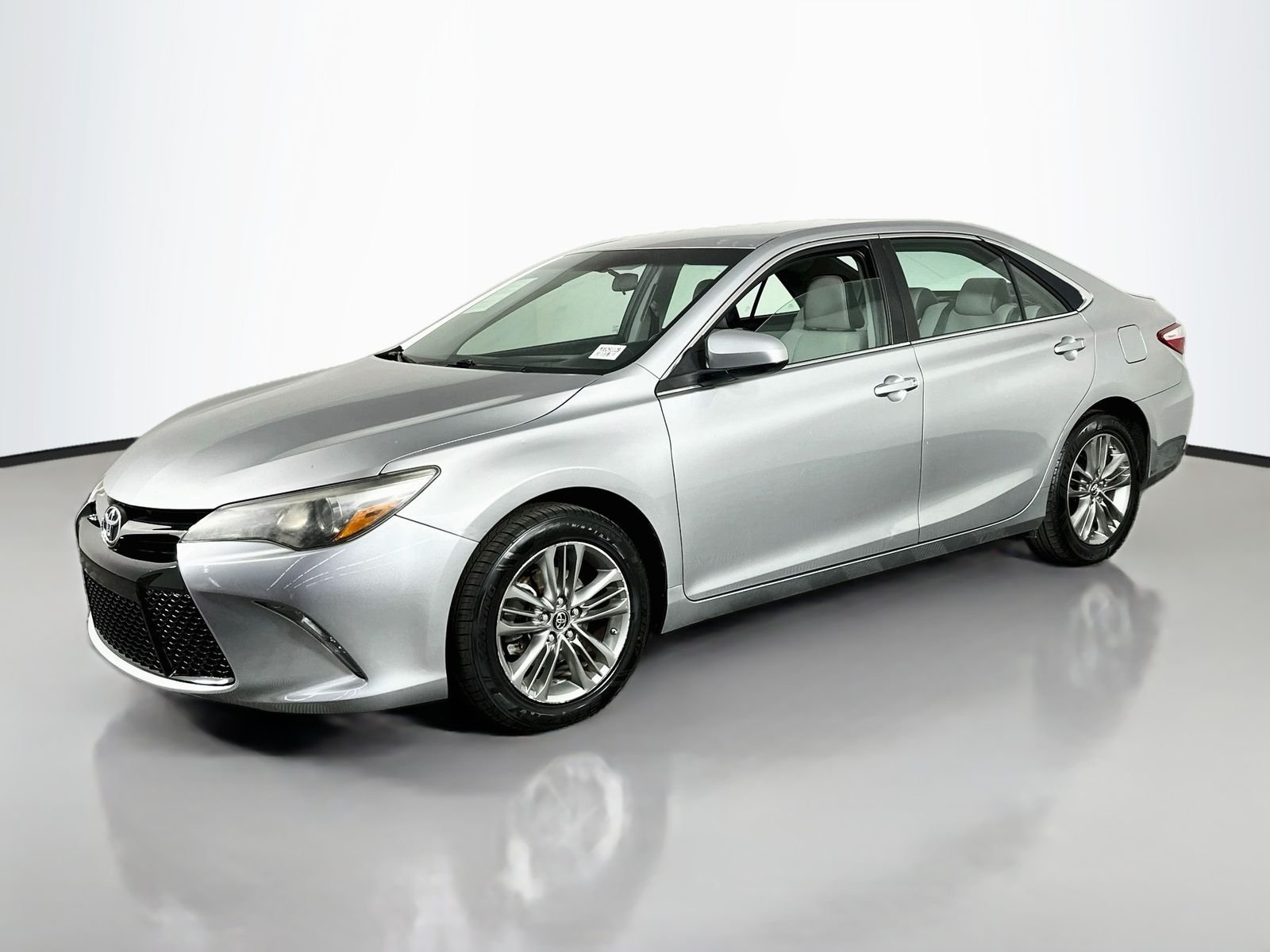 Used 2016 Celestial Silver Metallic Toyota SE image 3