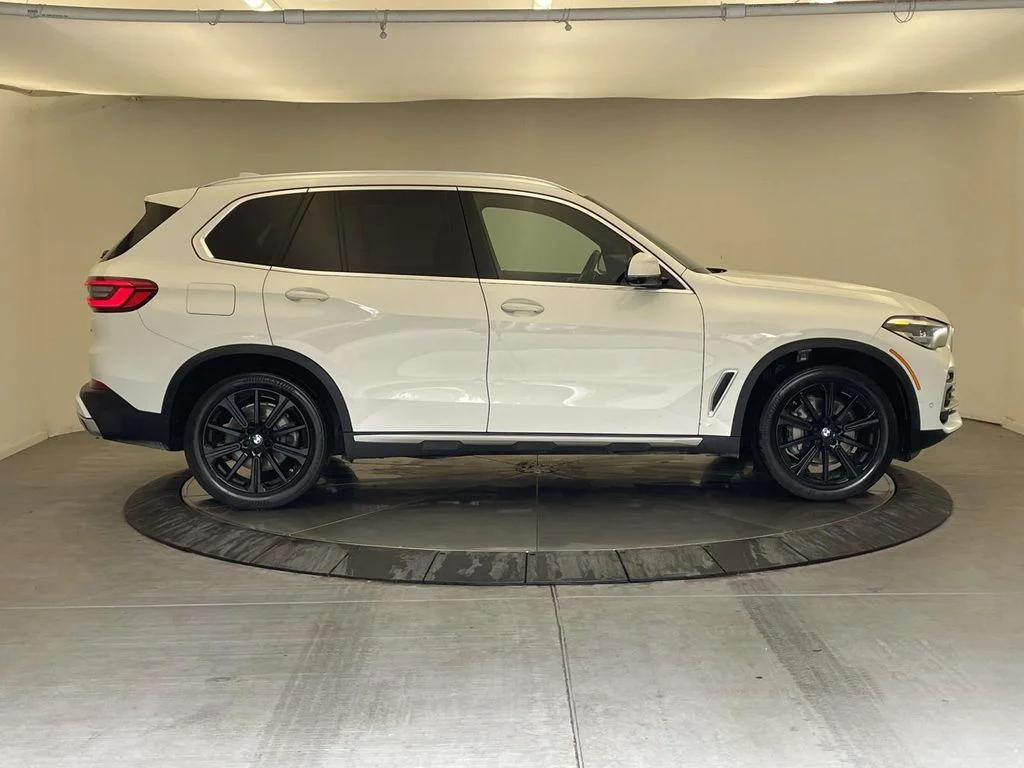 Used 2020 White BMW xDrive40i image 6