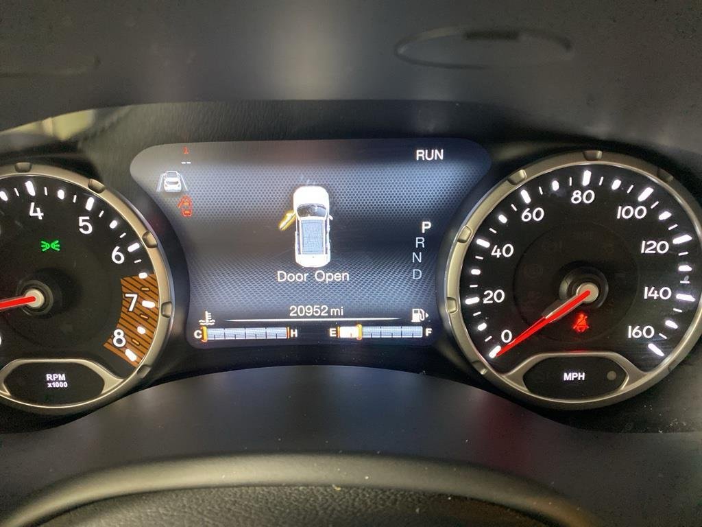 Used 2022 Graphite Gray Jeep Latitude image 16
