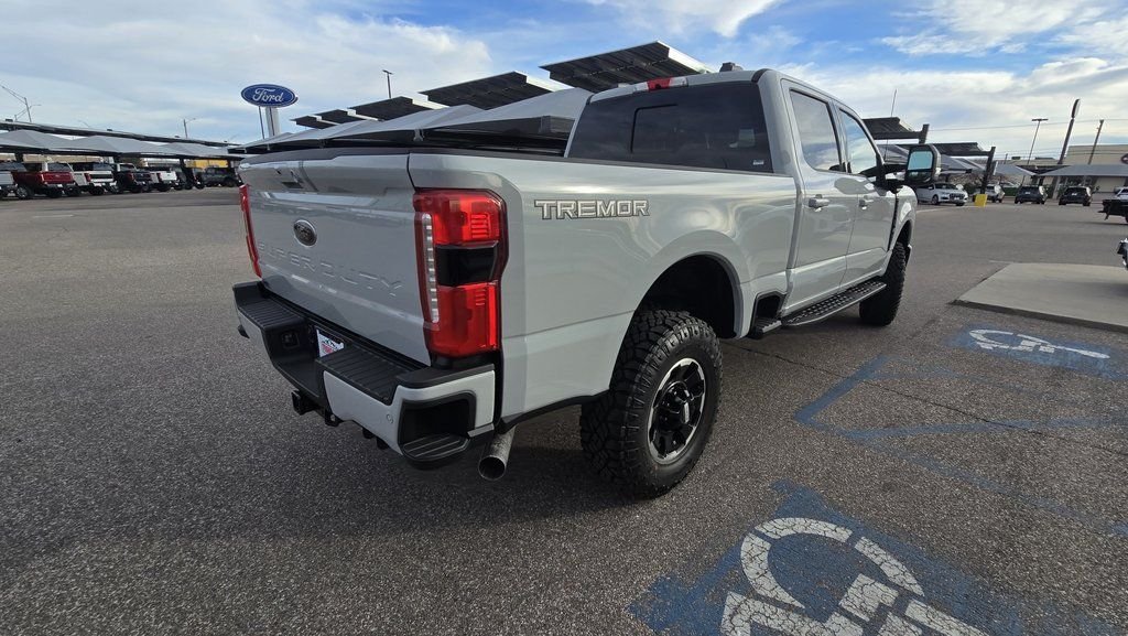 New 2026 Avalanche Ford F-350® XLT image 6