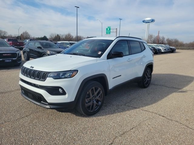 New 2026 Bright White Clearcoat Jeep Latitude image 15