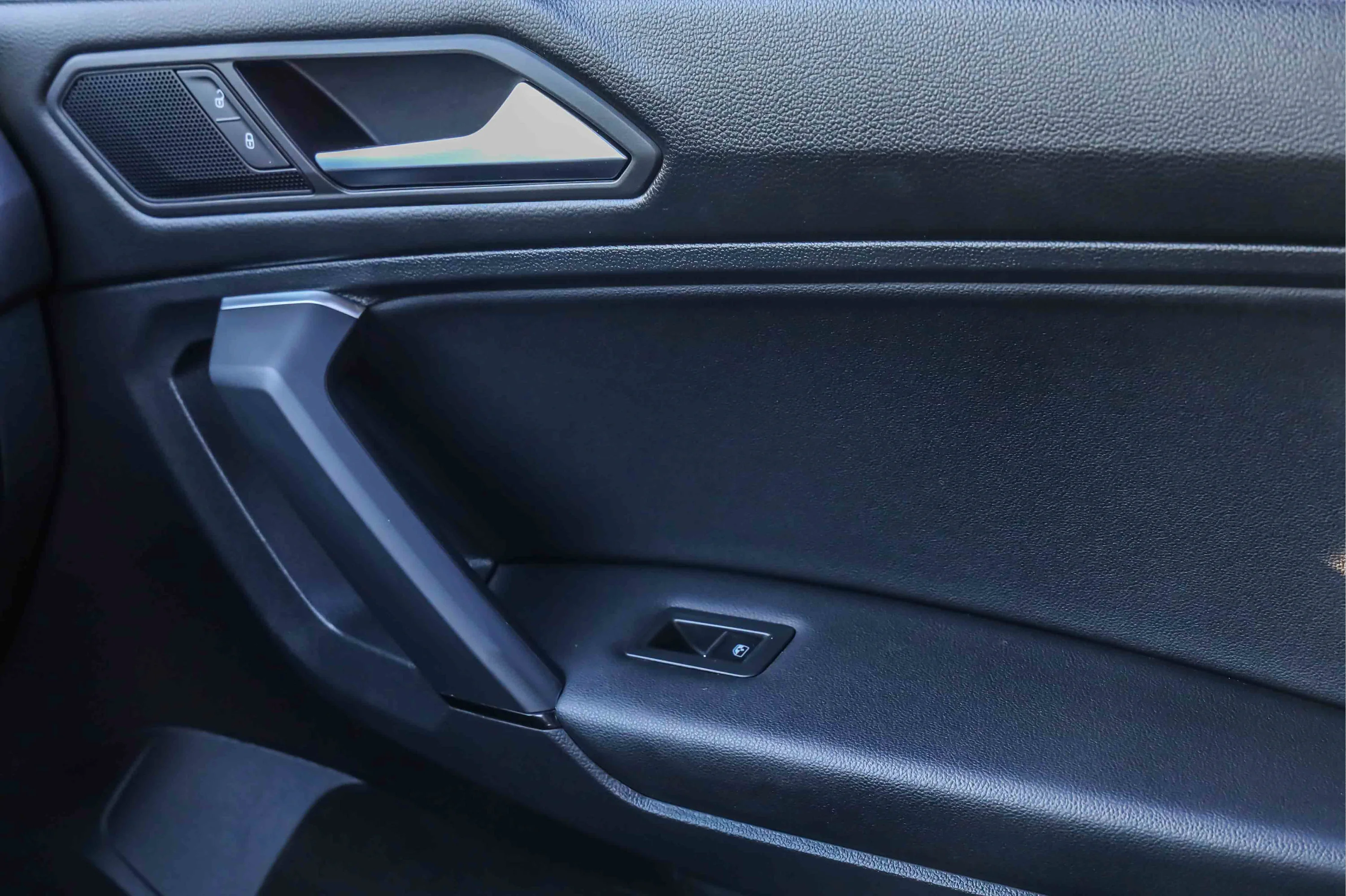 Used 2019  Volkswagen  image 16