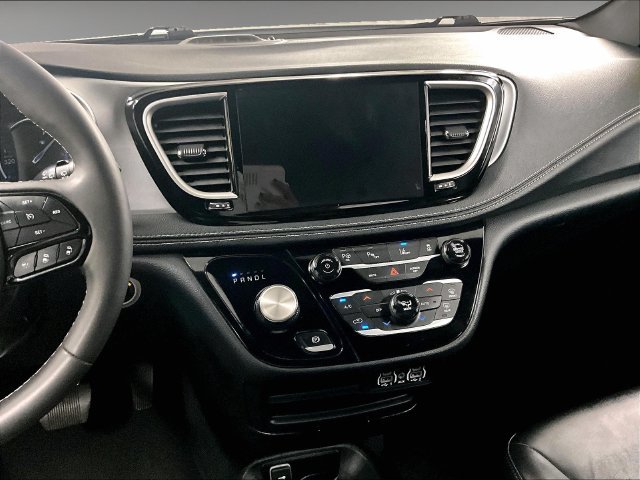 Used 2024 White Chrysler Select S Appearance image 18
