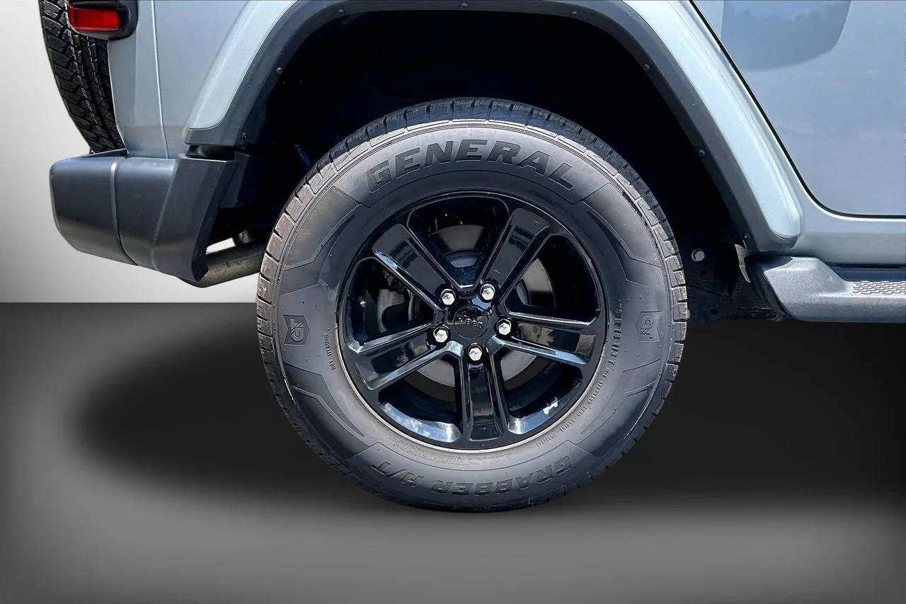 Certified Used 2023 Silver Jeep Sahara image 34