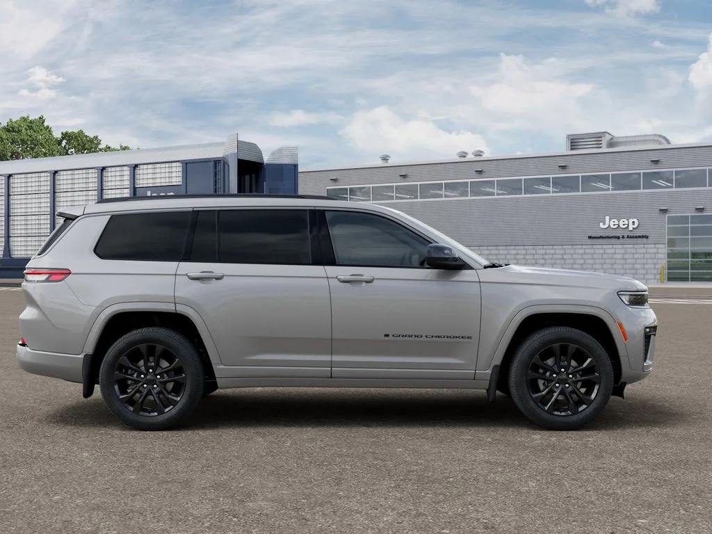 New 2026 Silver Zynith Exterior Paint Jeep Limited Reserve image 23