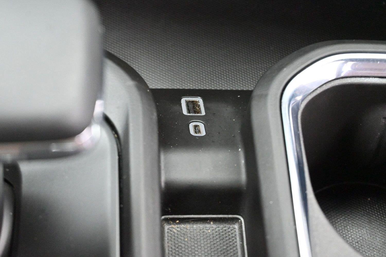 Used 2025 White Frost Tricoat GMC Denali Ultimate image 26