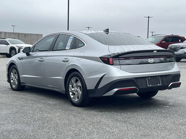 Used 2025 Silver Hyundai SE image 11