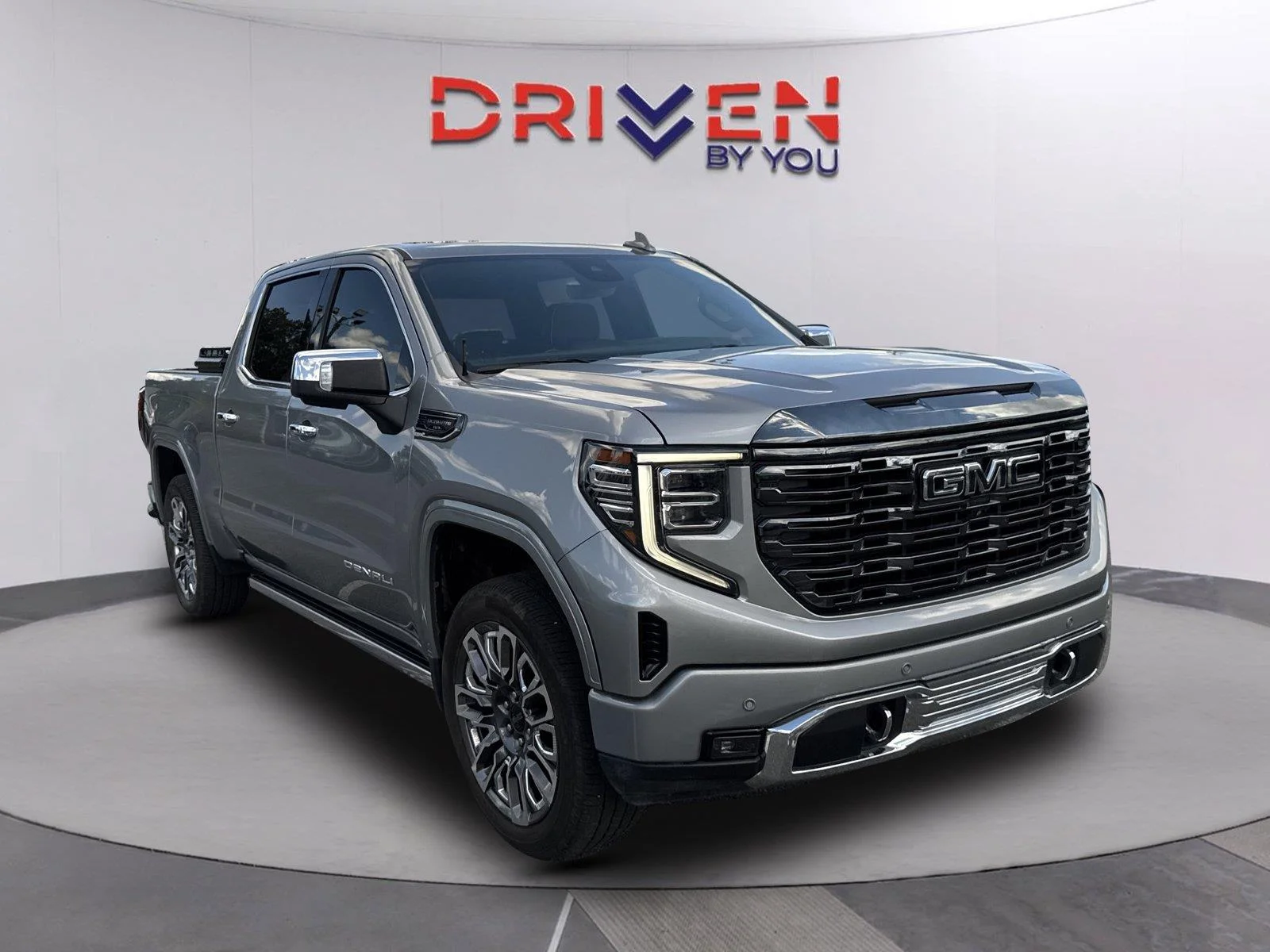 Used 2023 STERLING METALLIC GMC Denali Ultimate image 5